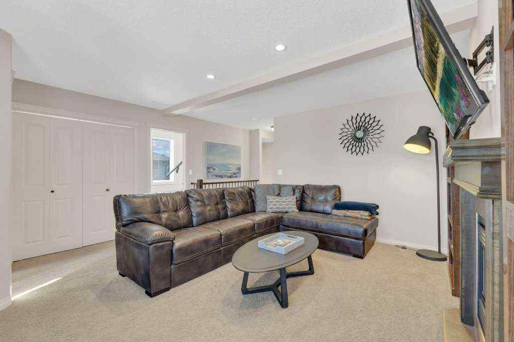 MLS® A2258542 - 5024 47 Street  in Downtown Sylvan Lake, Residential