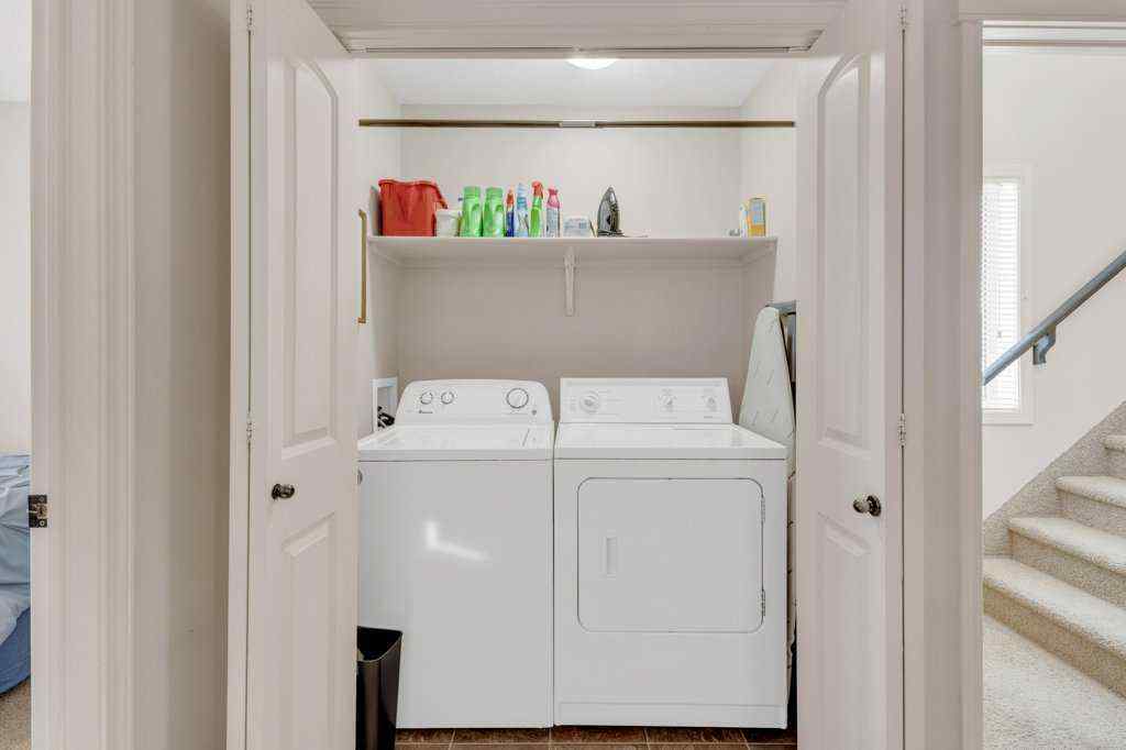 MLS® A2258542 - 5024 47 Street  in Downtown Sylvan Lake, Residential