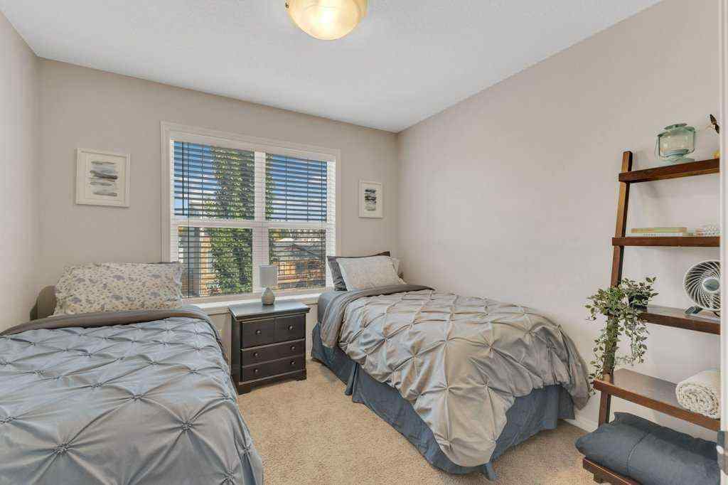 MLS® A2258542 - 5024 47 Street  in Downtown Sylvan Lake, Residential