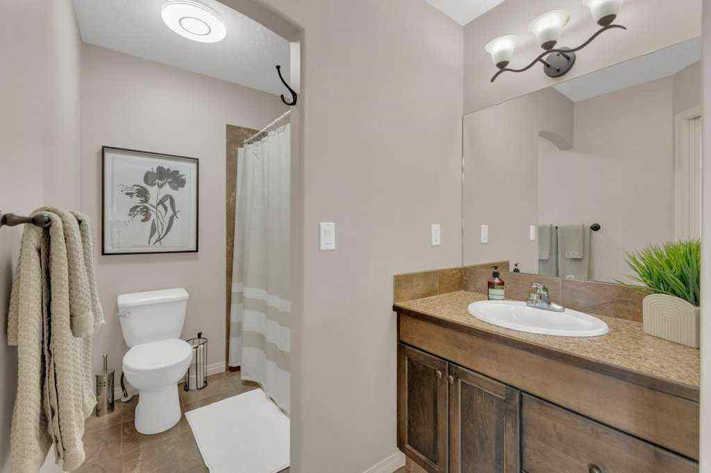 MLS® A2258542 - 5024 47 Street  in Downtown Sylvan Lake, Residential