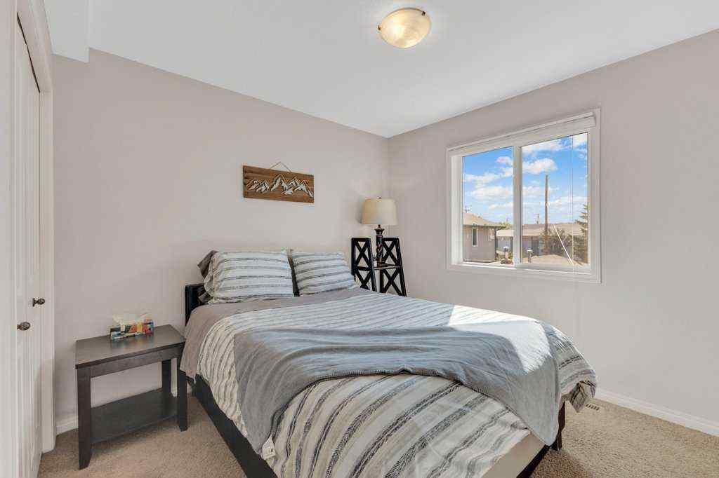 MLS® A2258542 - 5024 47 Street  in Downtown Sylvan Lake, Residential