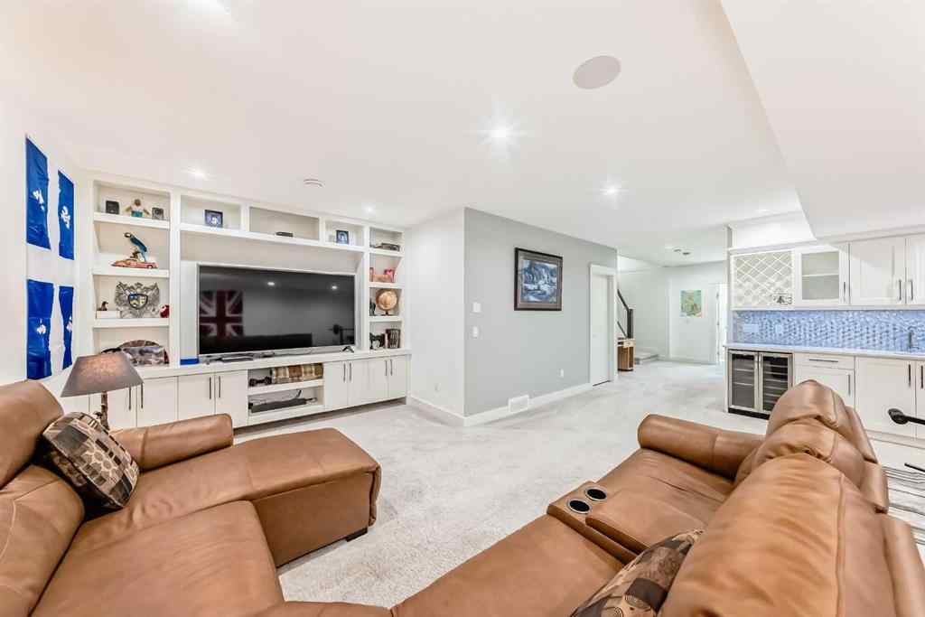 MLS® A2258543 - 226 21 Avenue NE in Tuxedo Park Calgary, Residential