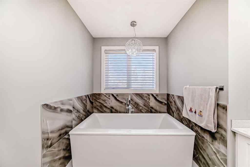 MLS® A2258543 - 226 21 Avenue NE in Tuxedo Park Calgary, Residential