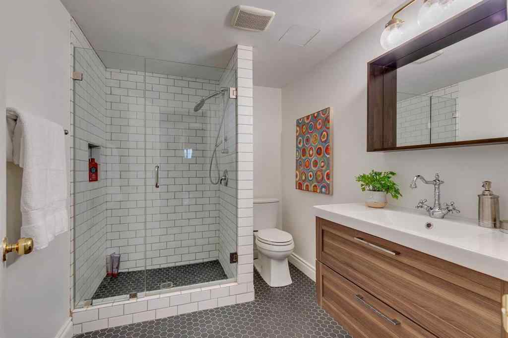 MLS® A2258573 - 2409 Carleton Street SW in Upper Mount Royal Calgary, Residential