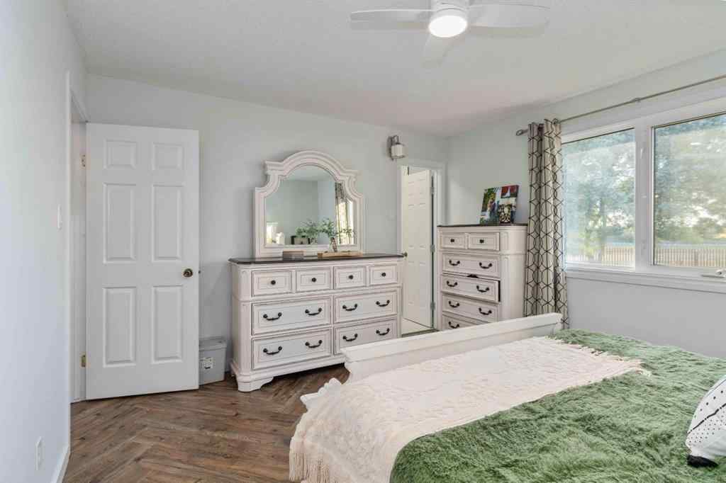 MLS® A2258591 - 225 Farrell Crescent  in Dickinsfield Fort McMurray, Residential