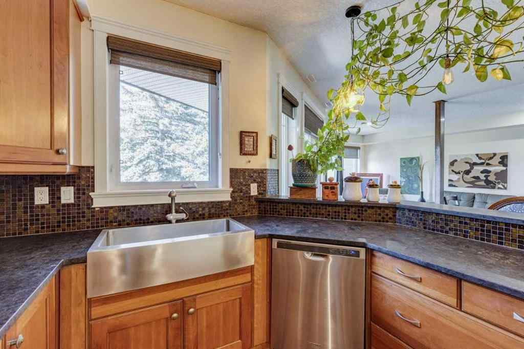 MLS® A2258598 - 525 5 Street NE in Bridgeland/Riverside Calgary, Residential