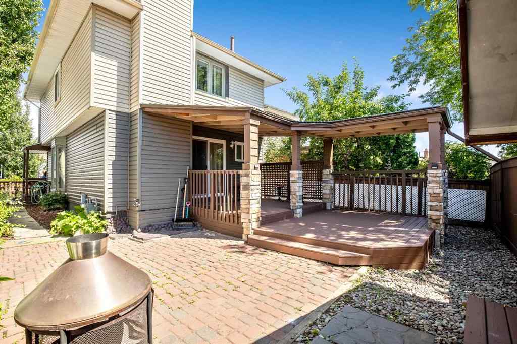 MLS® A2258605 - 29 Woodglen Crescent SW in Woodbine Calgary, Residential