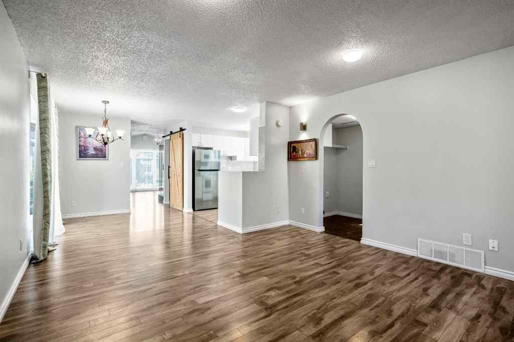 MLS® A2258605 - 29 Woodglen Crescent SW in Woodbine Calgary, Residential