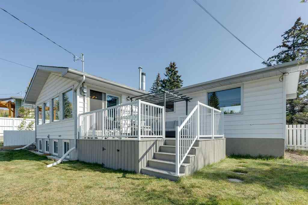 MLS® A2258615 - 4735 Chapel Road NW in Charleswood Calgary, Residential