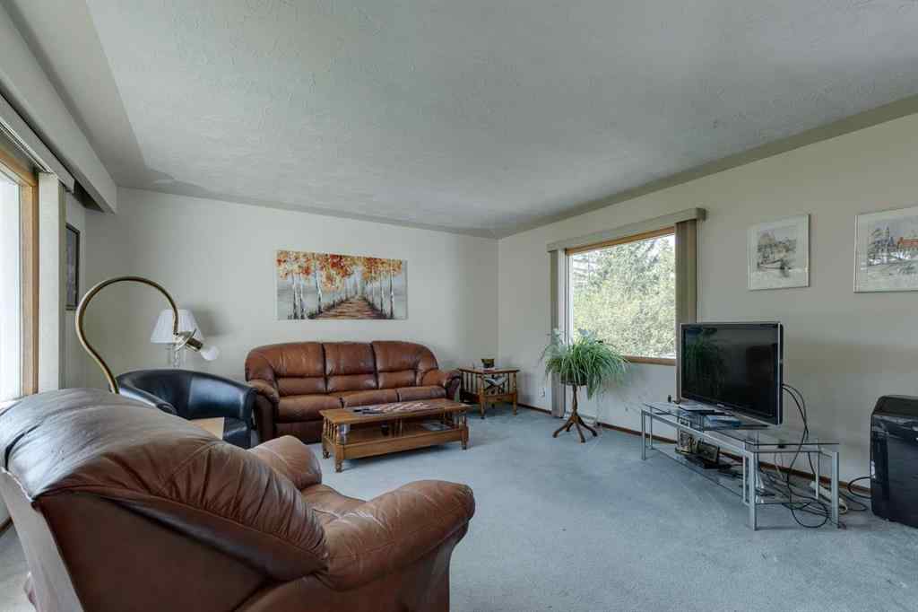 MLS® A2258615 - 4735 Chapel Road NW in Charleswood Calgary, Residential