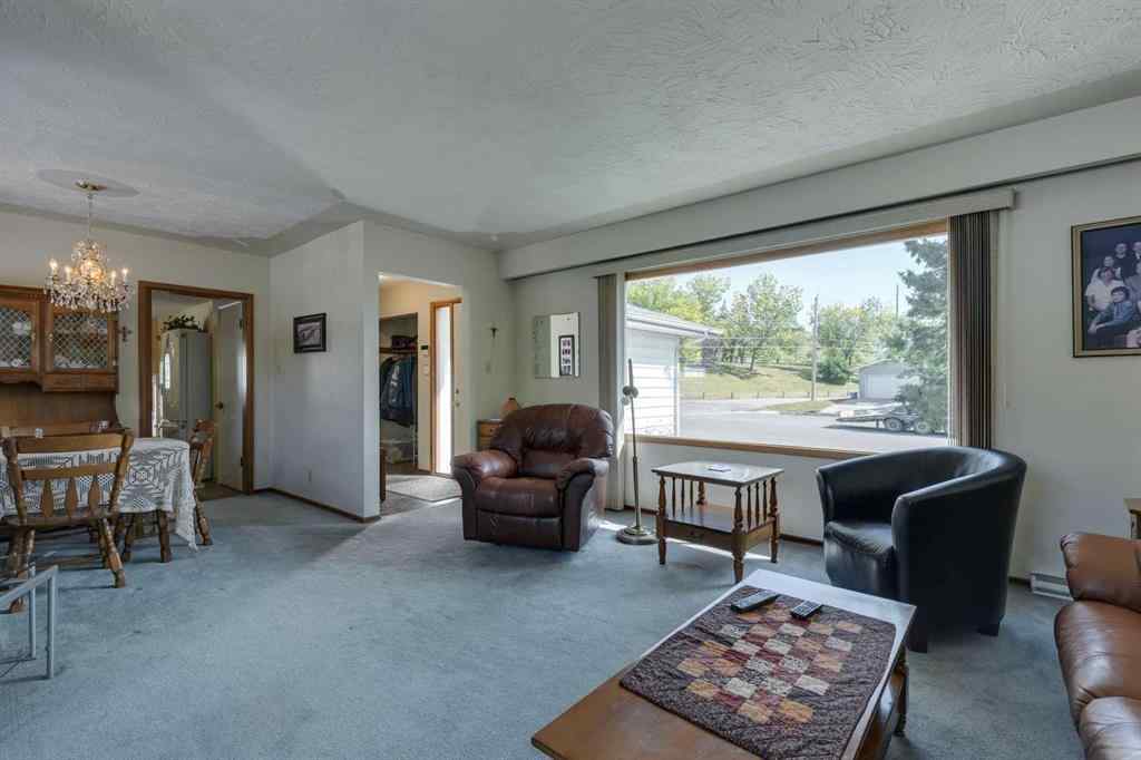 MLS® A2258615 - 4735 Chapel Road NW in Charleswood Calgary, Residential