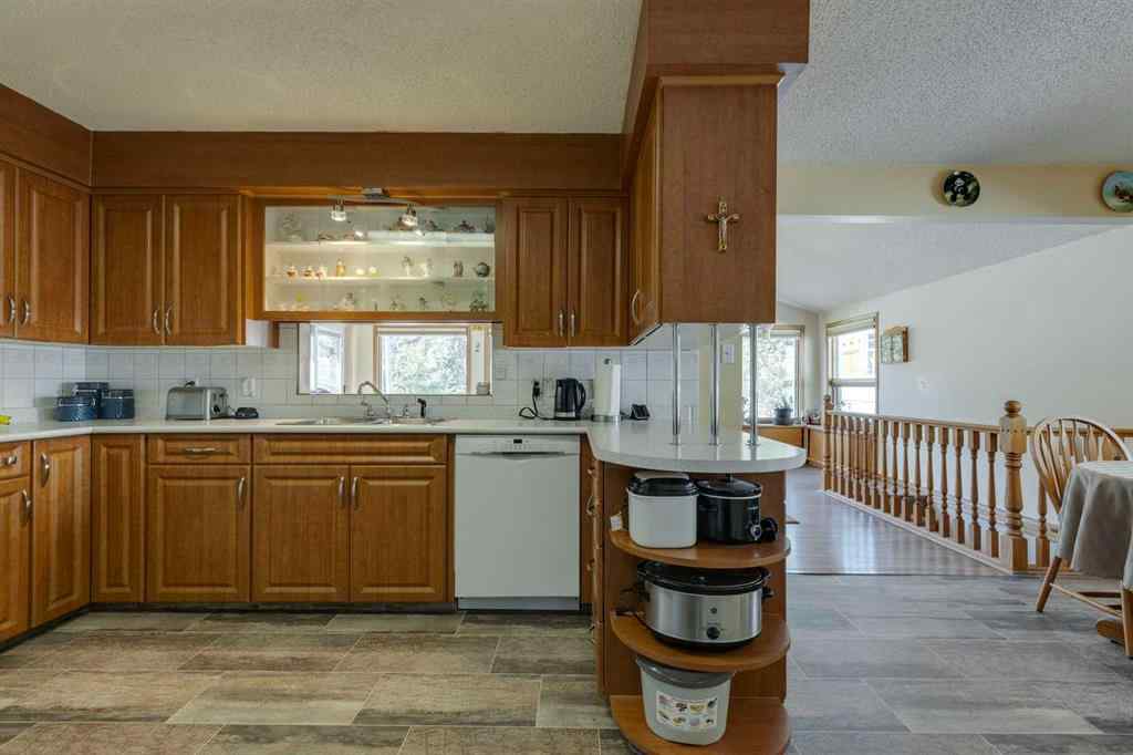 MLS® A2258615 - 4735 Chapel Road NW in Charleswood Calgary, Residential