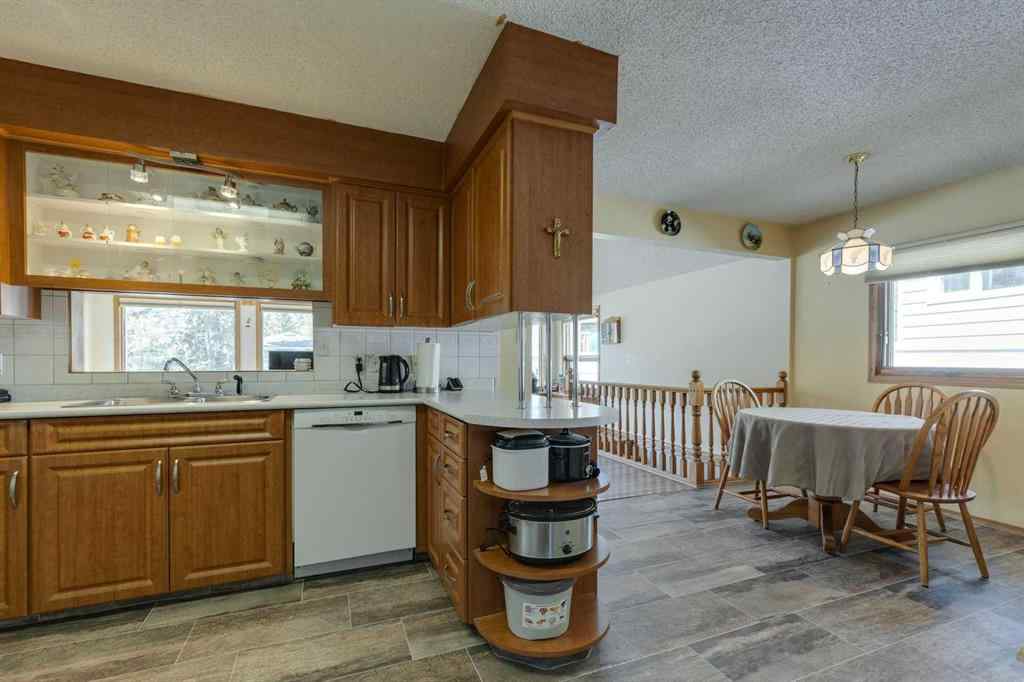 MLS® A2258615 - 4735 Chapel Road NW in Charleswood Calgary, Residential