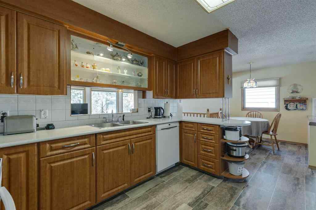 MLS® A2258615 - 4735 Chapel Road NW in Charleswood Calgary, Residential