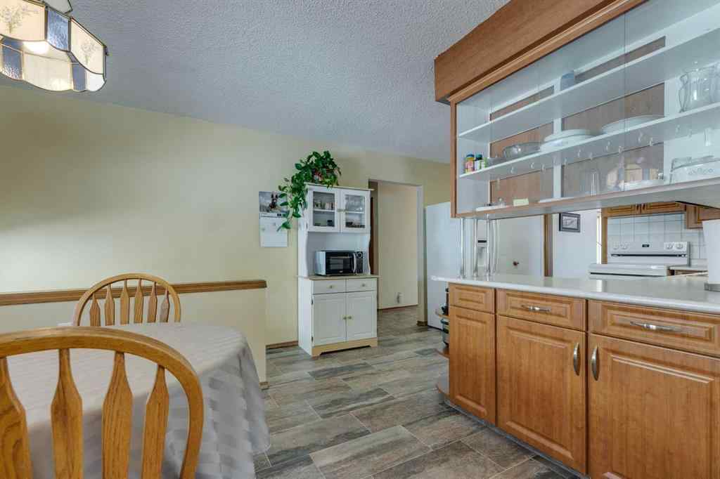 MLS® A2258615 - 4735 Chapel Road NW in Charleswood Calgary, Residential