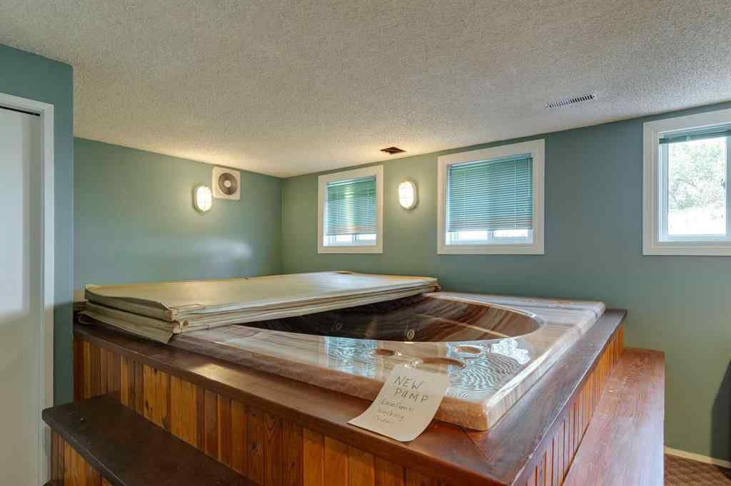 MLS® A2258615 - 4735 Chapel Road NW in Charleswood Calgary, Residential