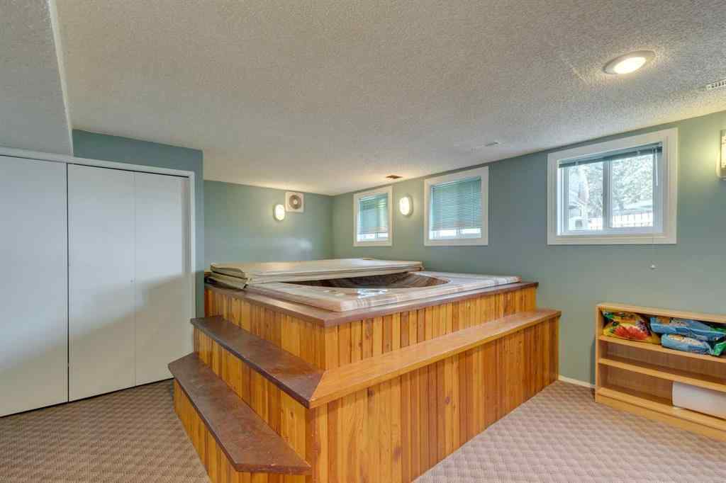 MLS® A2258615 - 4735 Chapel Road NW in Charleswood Calgary, Residential