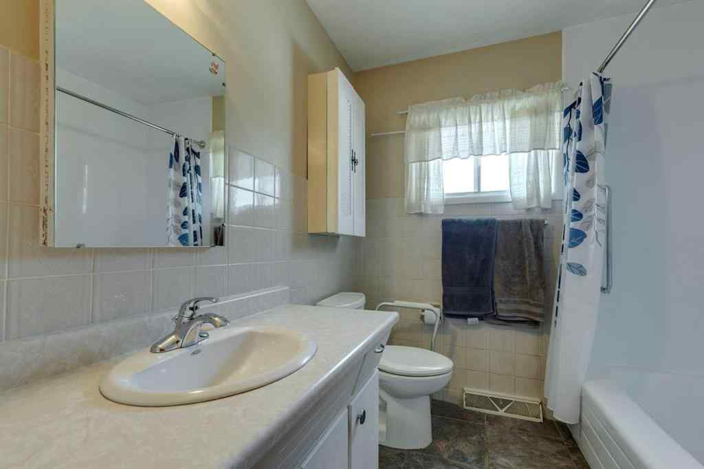 MLS® A2258615 - 4735 Chapel Road NW in Charleswood Calgary, Residential