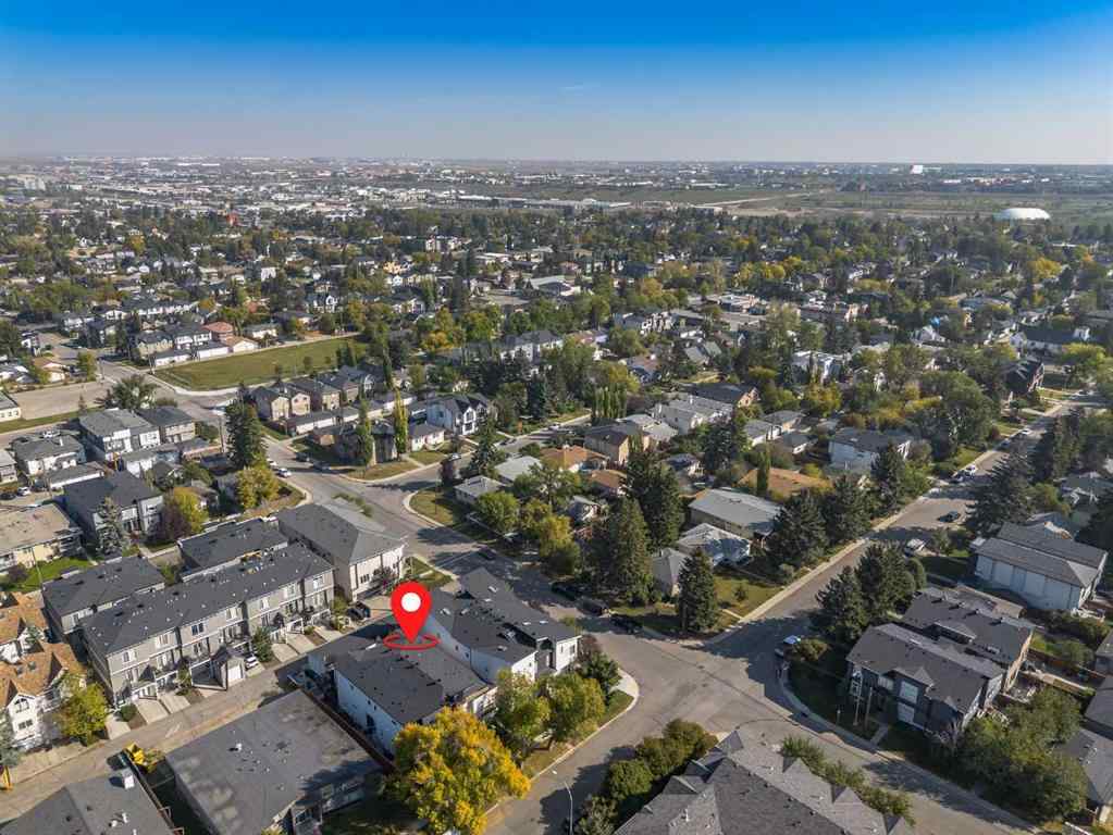 MLS® A2258616 - Unit #2 136 22 Avenue NE in Tuxedo Park Calgary, Residential
