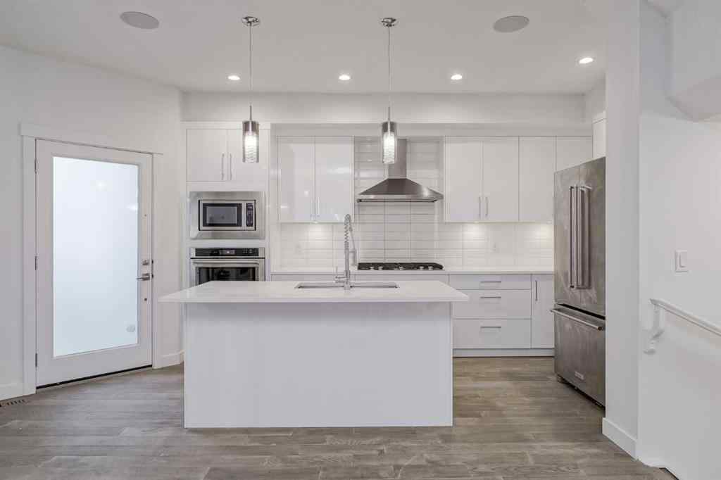 MLS® A2258616 - Unit #2 136 22 Avenue NE in Tuxedo Park Calgary, Residential