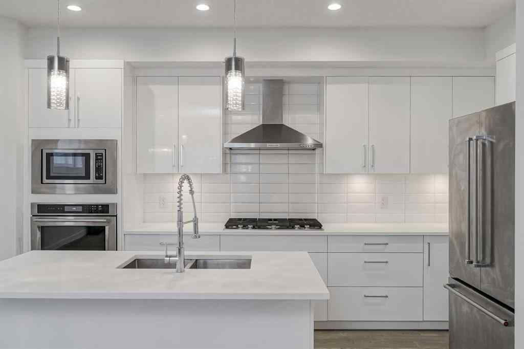 MLS® A2258616 - Unit #2 136 22 Avenue NE in Tuxedo Park Calgary, Residential