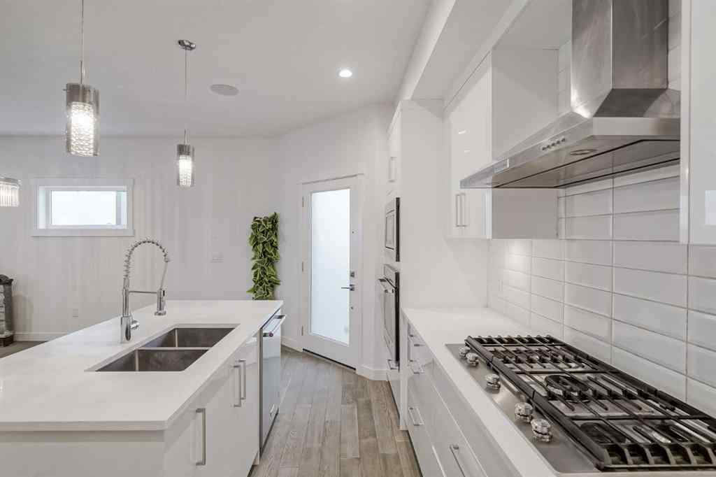 MLS® A2258616 - Unit #2 136 22 Avenue NE in Tuxedo Park Calgary, Residential