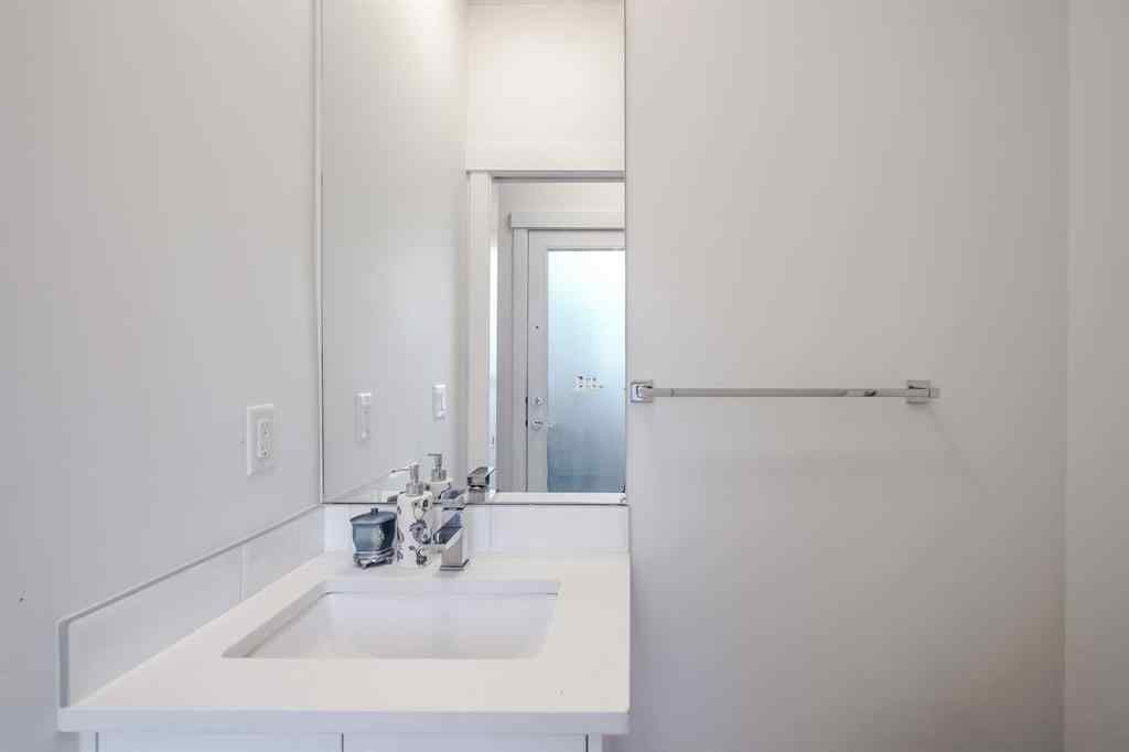 MLS® A2258616 - Unit #2 136 22 Avenue NE in Tuxedo Park Calgary, Residential