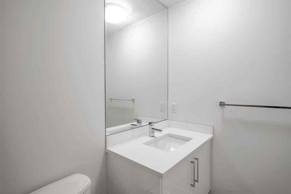 MLS® A2258616 - Unit #2 136 22 Avenue NE in Tuxedo Park Calgary, Residential