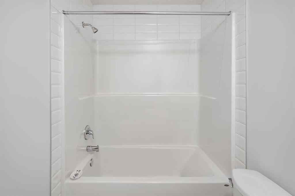 MLS® A2258616 - Unit #2 136 22 Avenue NE in Tuxedo Park Calgary, Residential