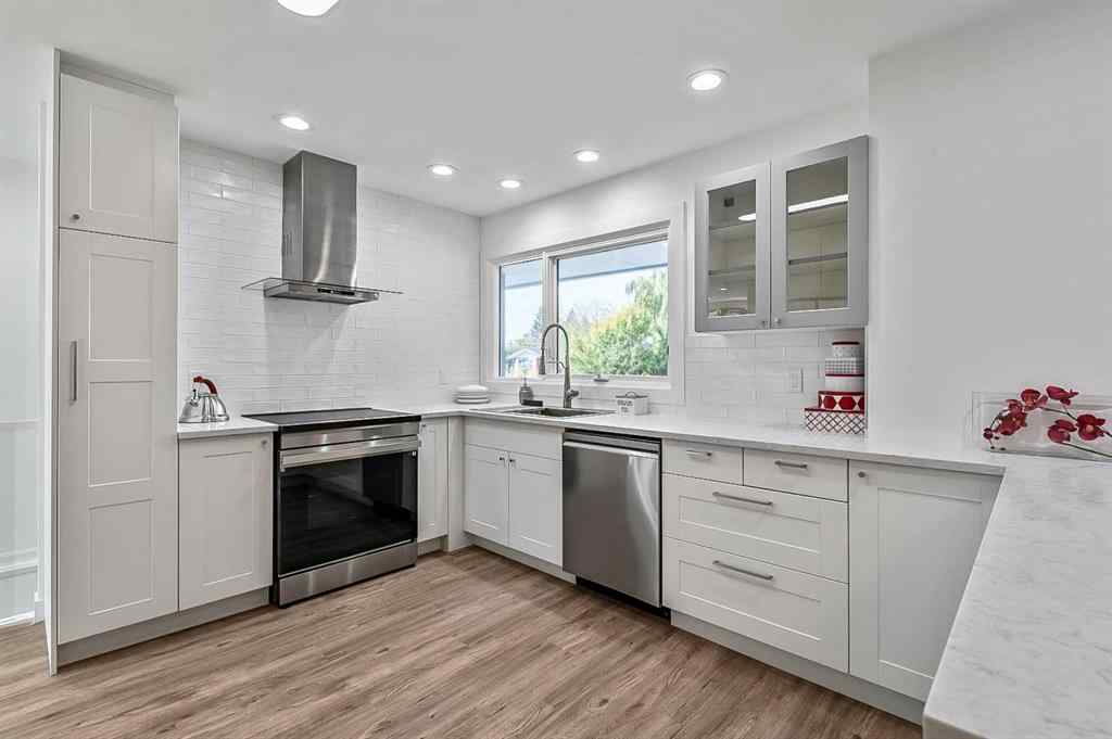 MLS® A2258617 - 8232 10 Street SW in Chinook Park Calgary, Residential