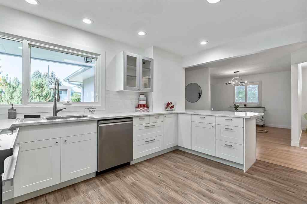 MLS® A2258617 - 8232 10 Street SW in Chinook Park Calgary, Residential