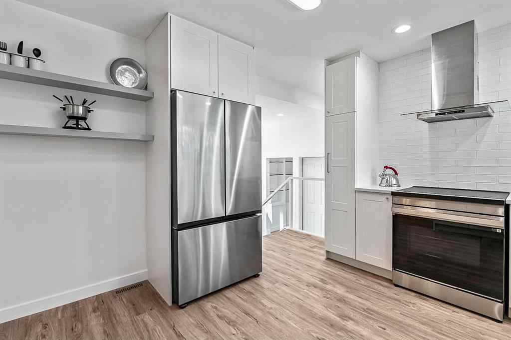 MLS® A2258617 - 8232 10 Street SW in Chinook Park Calgary, Residential