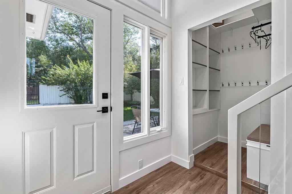 MLS® A2258617 - 8232 10 Street SW in Chinook Park Calgary, Residential