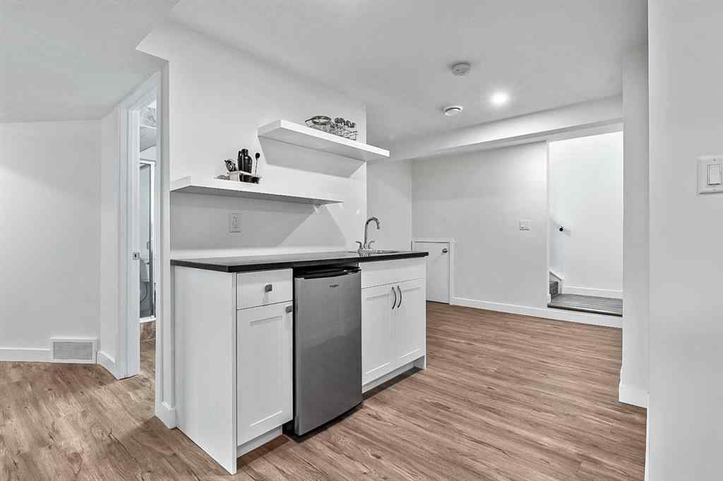 MLS® A2258617 - 8232 10 Street SW in Chinook Park Calgary, Residential