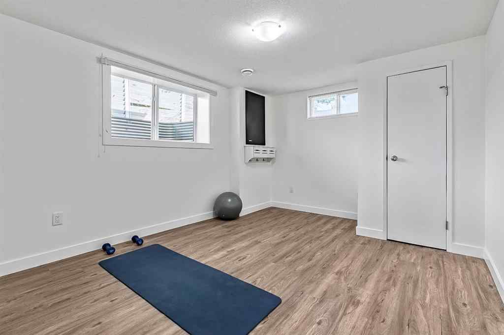 MLS® A2258617 - 8232 10 Street SW in Chinook Park Calgary, Residential