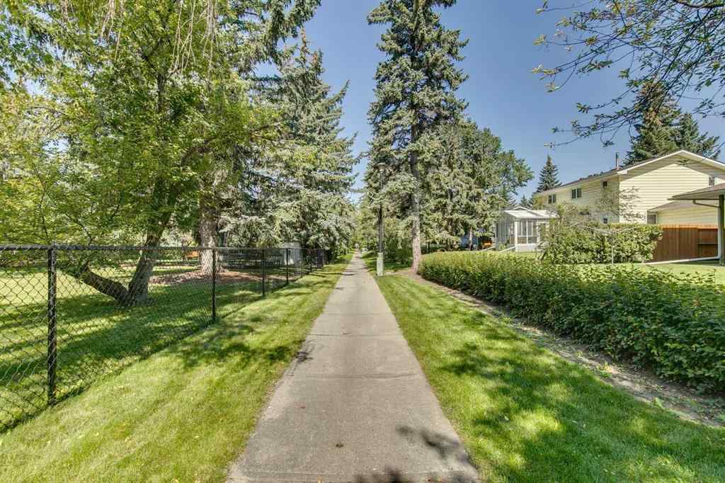 MLS® A2258630 - 32 Vartown Place NW in Varsity Calgary, Residential