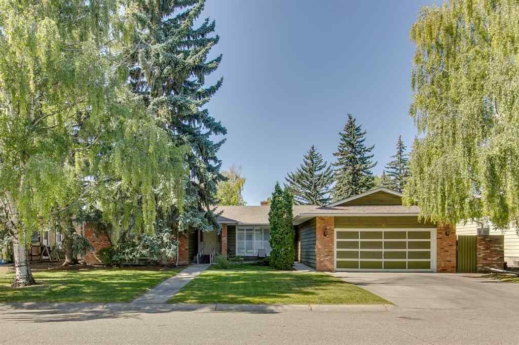 MLS® A2258630 - 32 Vartown Place NW in Varsity Calgary, Residential