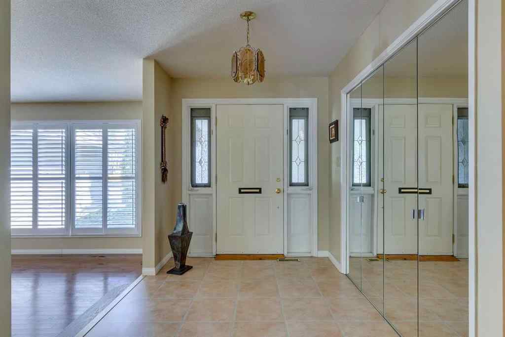 MLS® A2258630 - 32 Vartown Place NW in Varsity Calgary, Residential