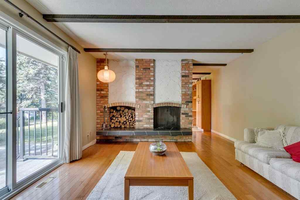 MLS® A2258630 - 32 Vartown Place NW in Varsity Calgary, Residential