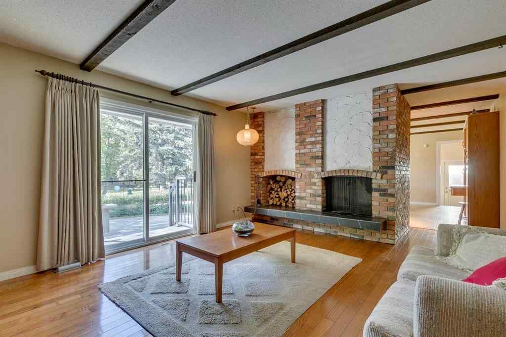 MLS® A2258630 - 32 Vartown Place NW in Varsity Calgary, Residential