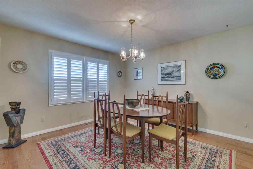 MLS® A2258630 - 32 Vartown Place NW in Varsity Calgary, Residential