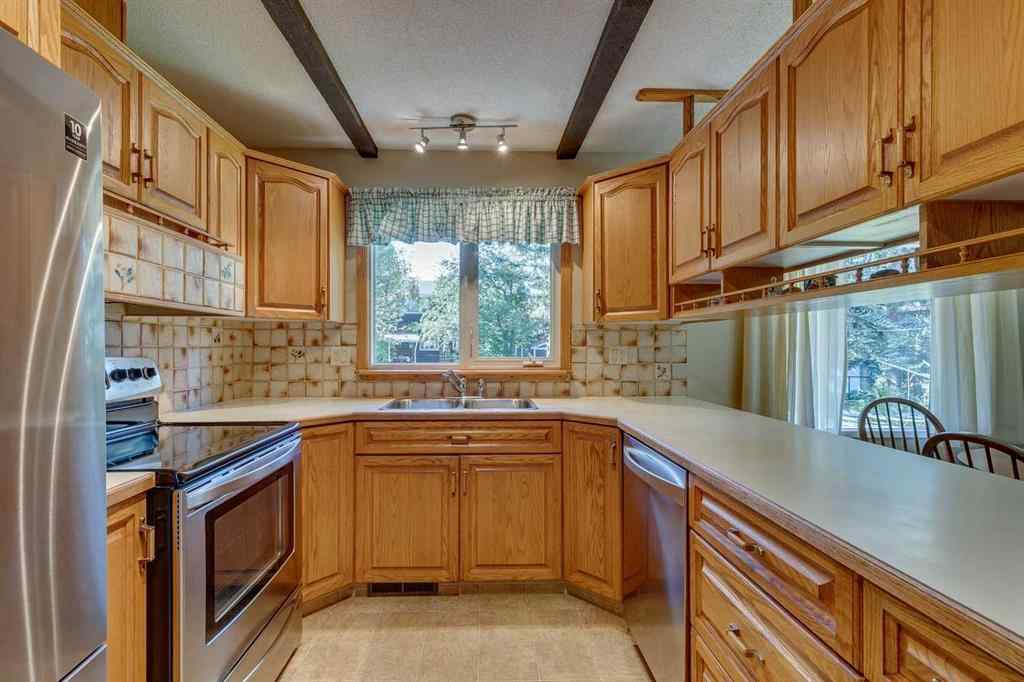 MLS® A2258630 - 32 Vartown Place NW in Varsity Calgary, Residential