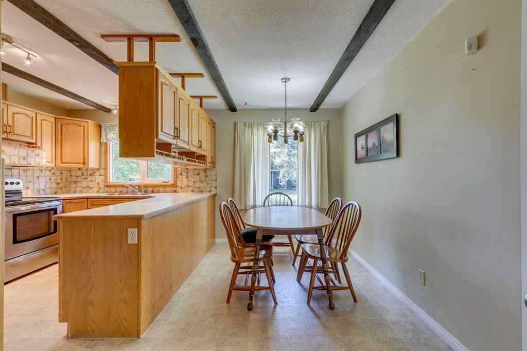 MLS® A2258630 - 32 Vartown Place NW in Varsity Calgary, Residential