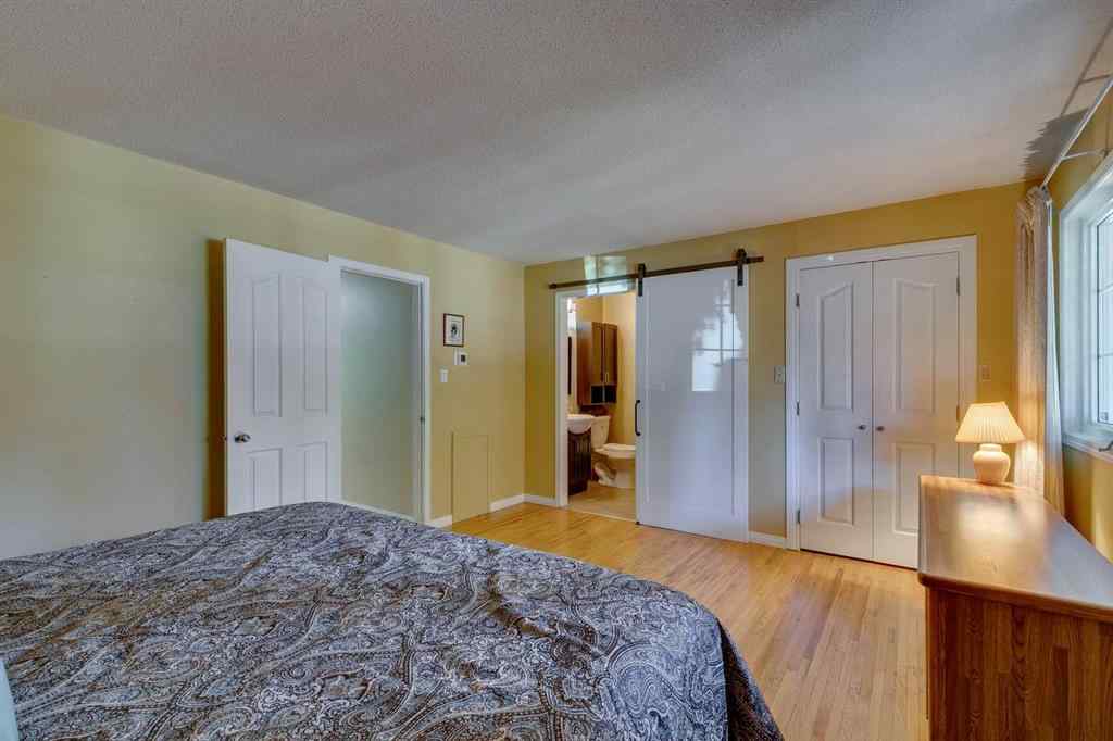 MLS® A2258630 - 32 Vartown Place NW in Varsity Calgary, Residential