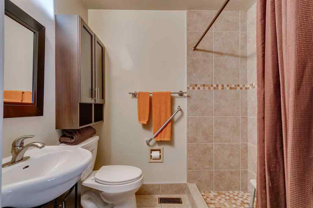 MLS® A2258630 - 32 Vartown Place NW in Varsity Calgary, Residential