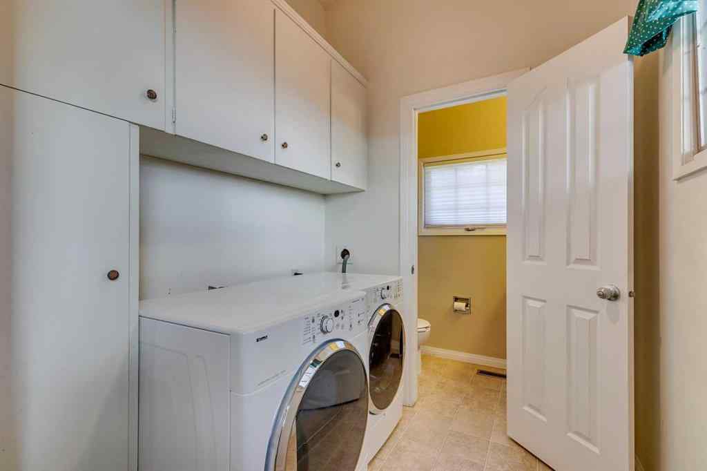 MLS® A2258630 - 32 Vartown Place NW in Varsity Calgary, Residential