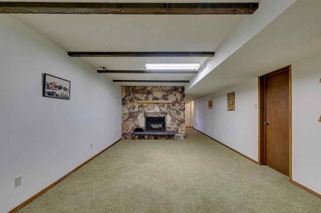 MLS® A2258630 - 32 Vartown Place NW in Varsity Calgary, Residential