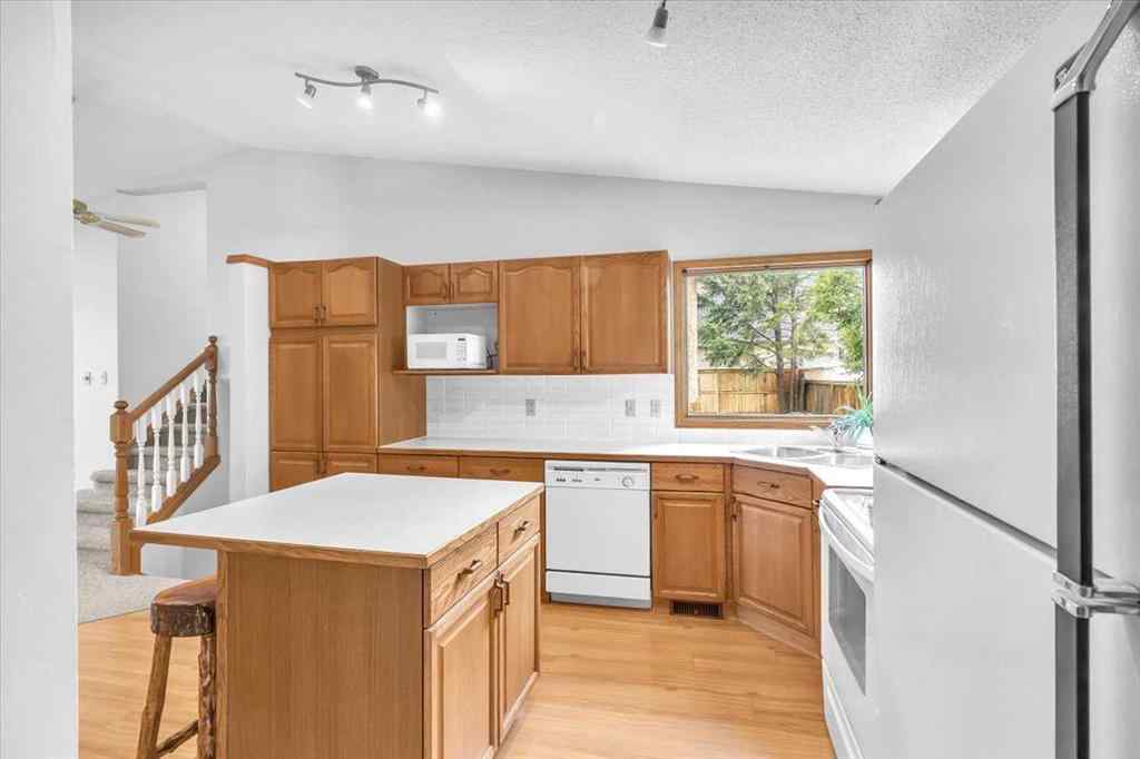 MLS® A2258634 - 28 Hunters Crescent  in Hunters Glen Okotoks, Residential