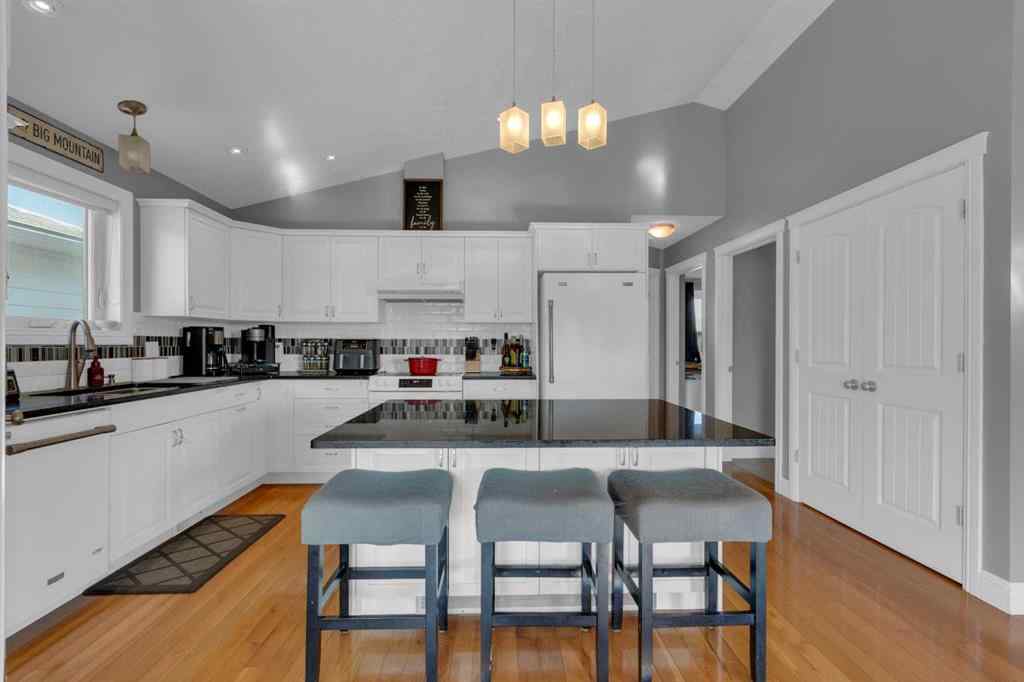 MLS® A2258643 - 212 3 Street N in NONE Vulcan, Residential