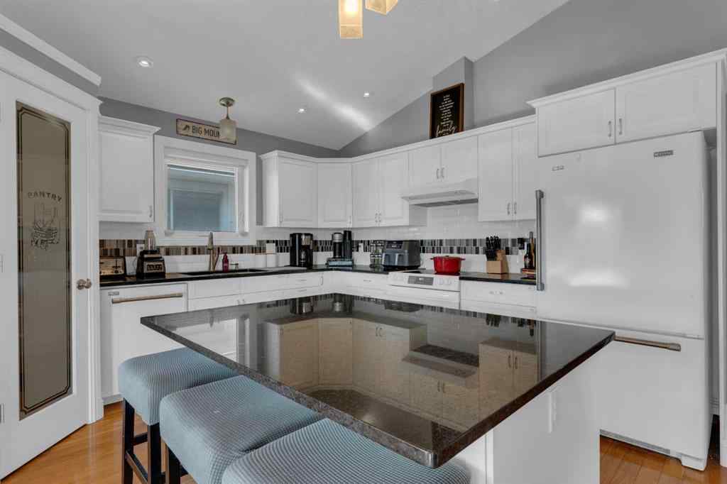 MLS® A2258643 - 212 3 Street N in NONE Vulcan, Residential